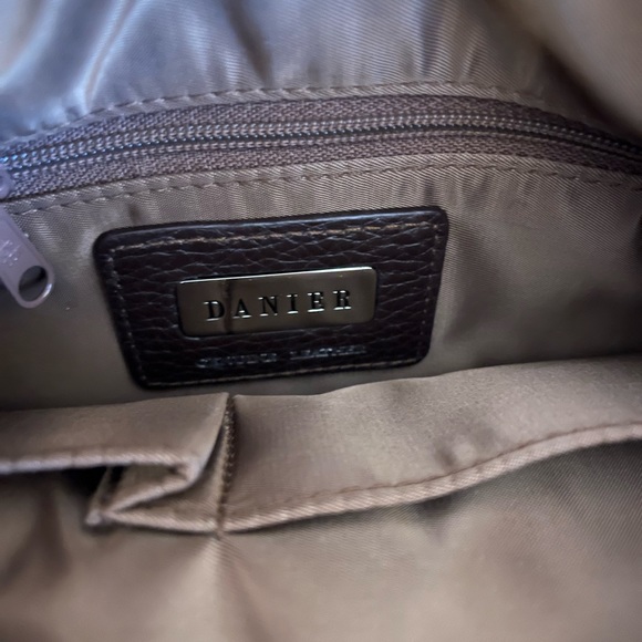 Danier genuine leather handbag new without tags - Picture 3 of 3